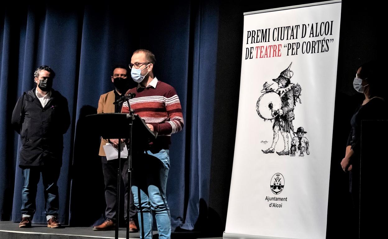 Sánchez recibió su premio el pasado jueves en el Teatro Calderón.  