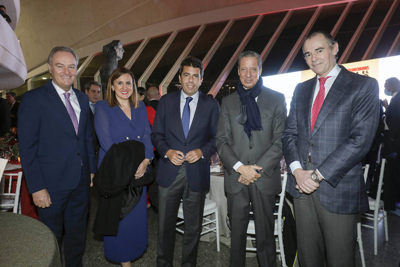 El expresidente del Consell Alberto Fabra, junto a la secretaria general del PPCV María José Catalá, el presidente del partido en la Comunitat, Carlos Mazón, el exjefe del Consell Eduardo Zaplana y el director general del IVO, Manuel Llombart.