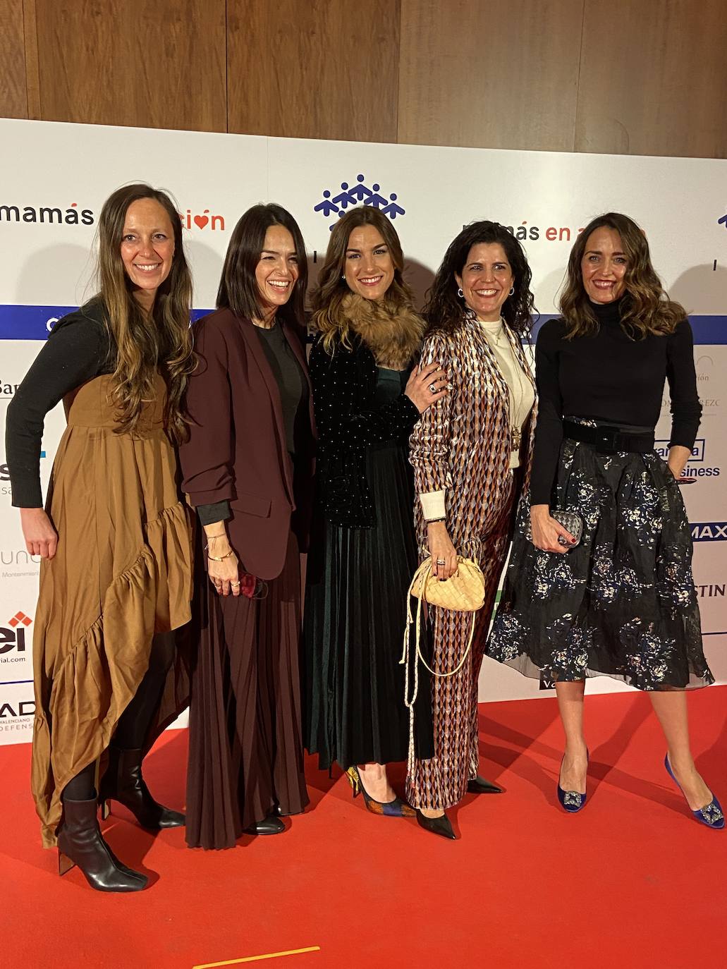 Carla Alabau, Daniela Adame, María Meco, María José Sánchez, Eva García Fuster y María Meco en la gala de Mamás en Acción