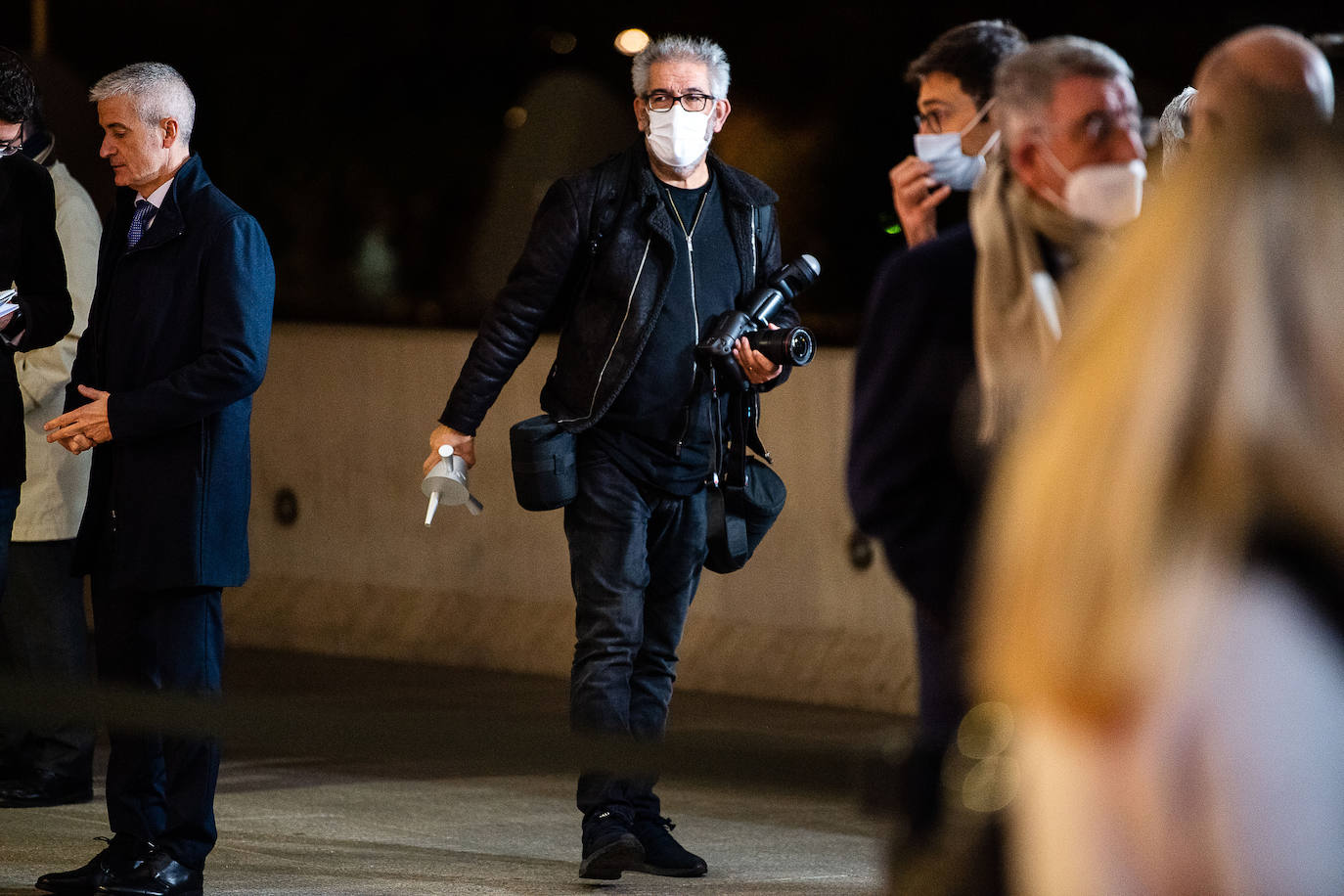 Txema Rodríguez, jefe de Edición Gráfica. A la derecha, el fotógrafo Iván Arlandis.