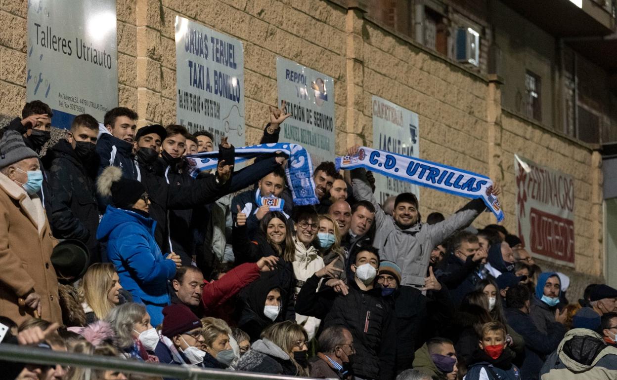 Aficionados del CD Utrillas en las gradas del estadio 'La Vega'