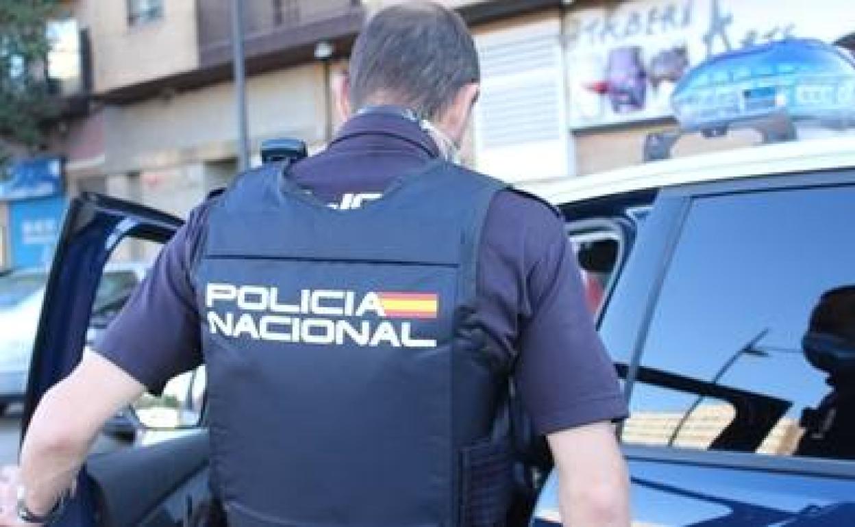 Un agente de la Policía Nacional. 