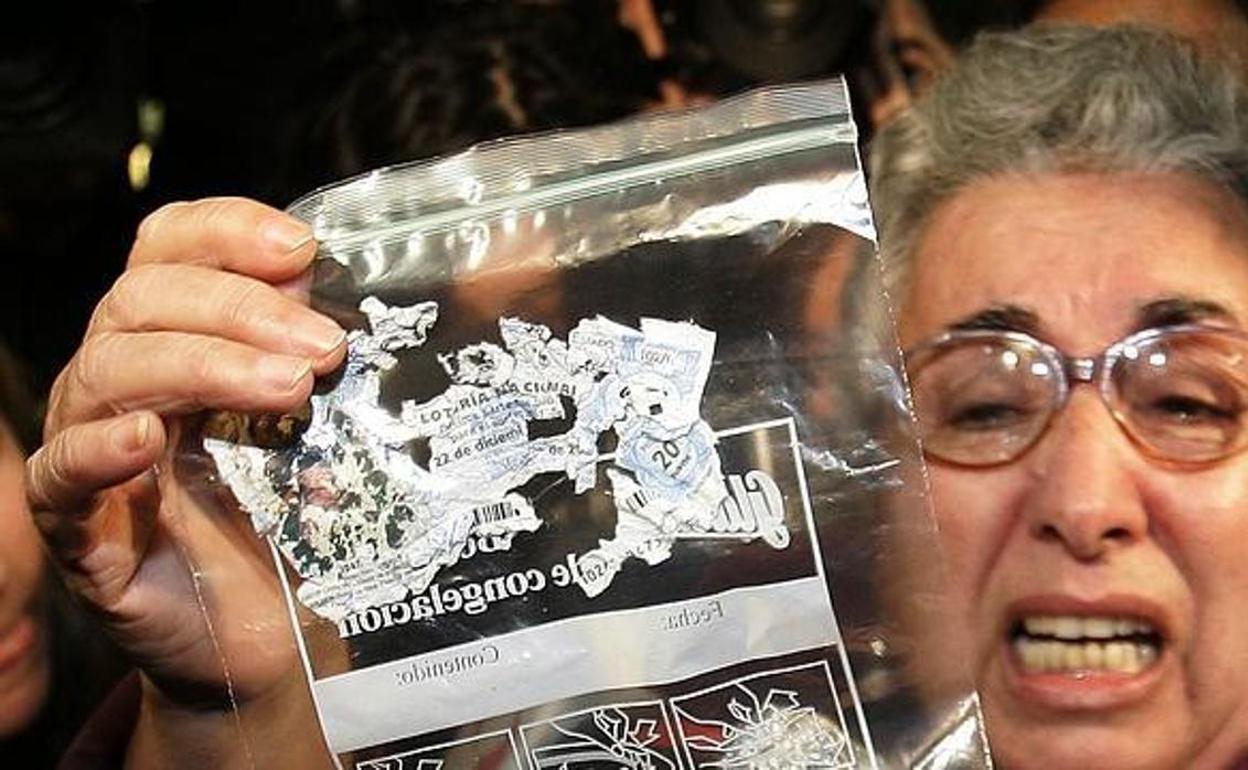 Esto es lo que debes de hacer si se ha mojado tu décimo de la Lotería de Navidad