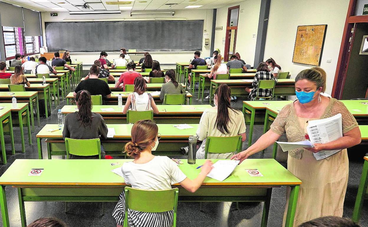 Estudiantes durante la última convocatoria ordinaria de la selectividad. 