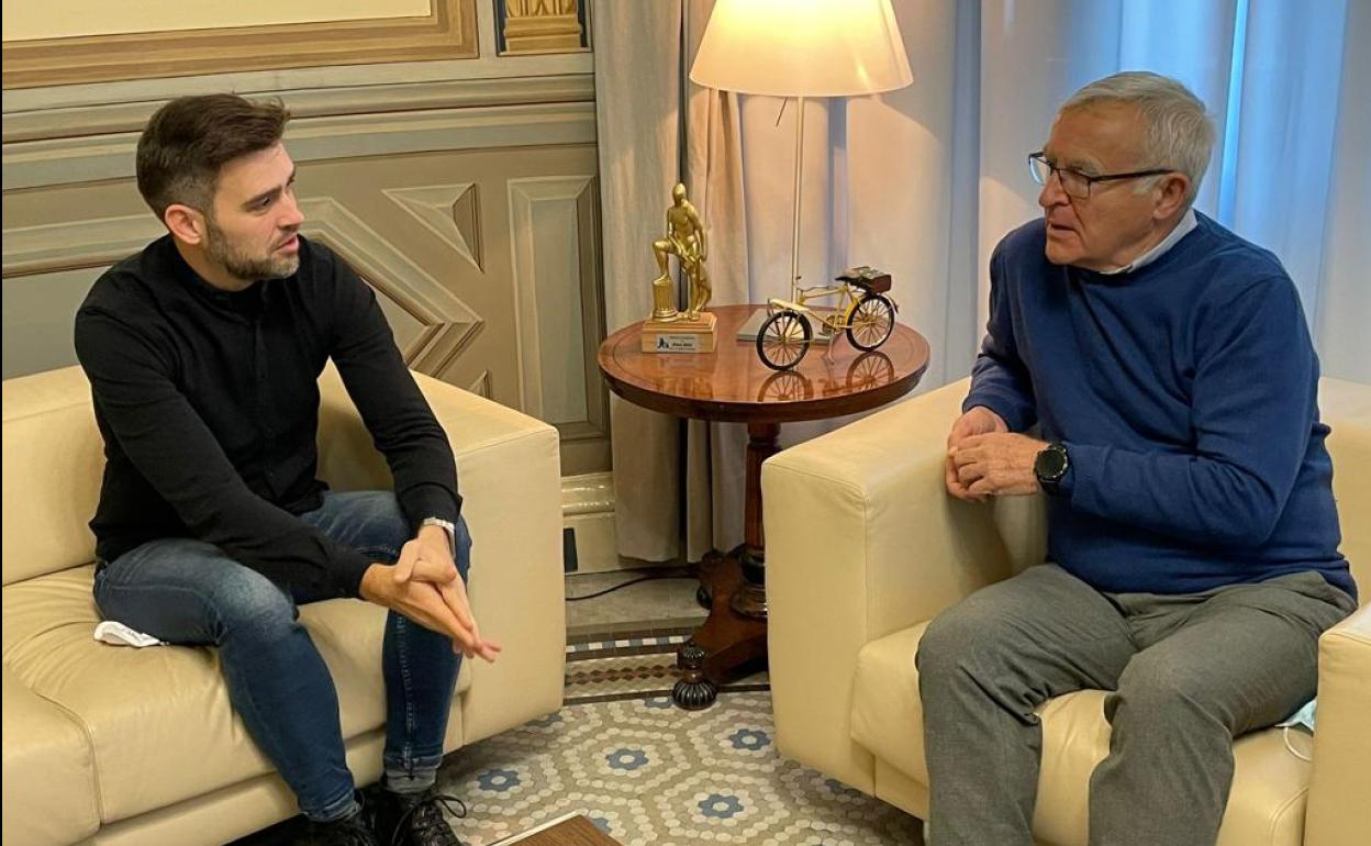 Fran Ferri y Joan Ribó durante su reunión de este miércoles.