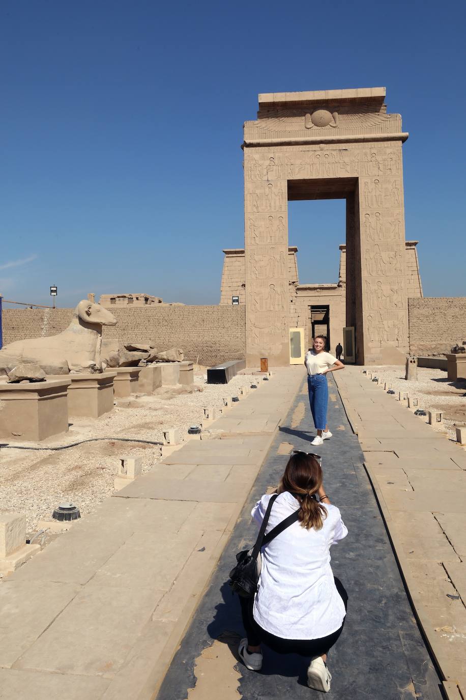 Fotos: Egipto devela el paseo de los carneros en Karnak