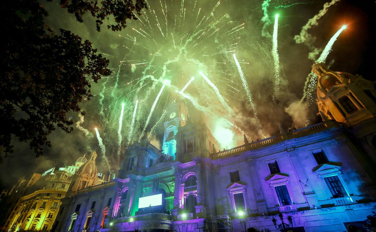 Fiesta de Nochevieja en la plaza del Ayuntamiento el pasado 2019.