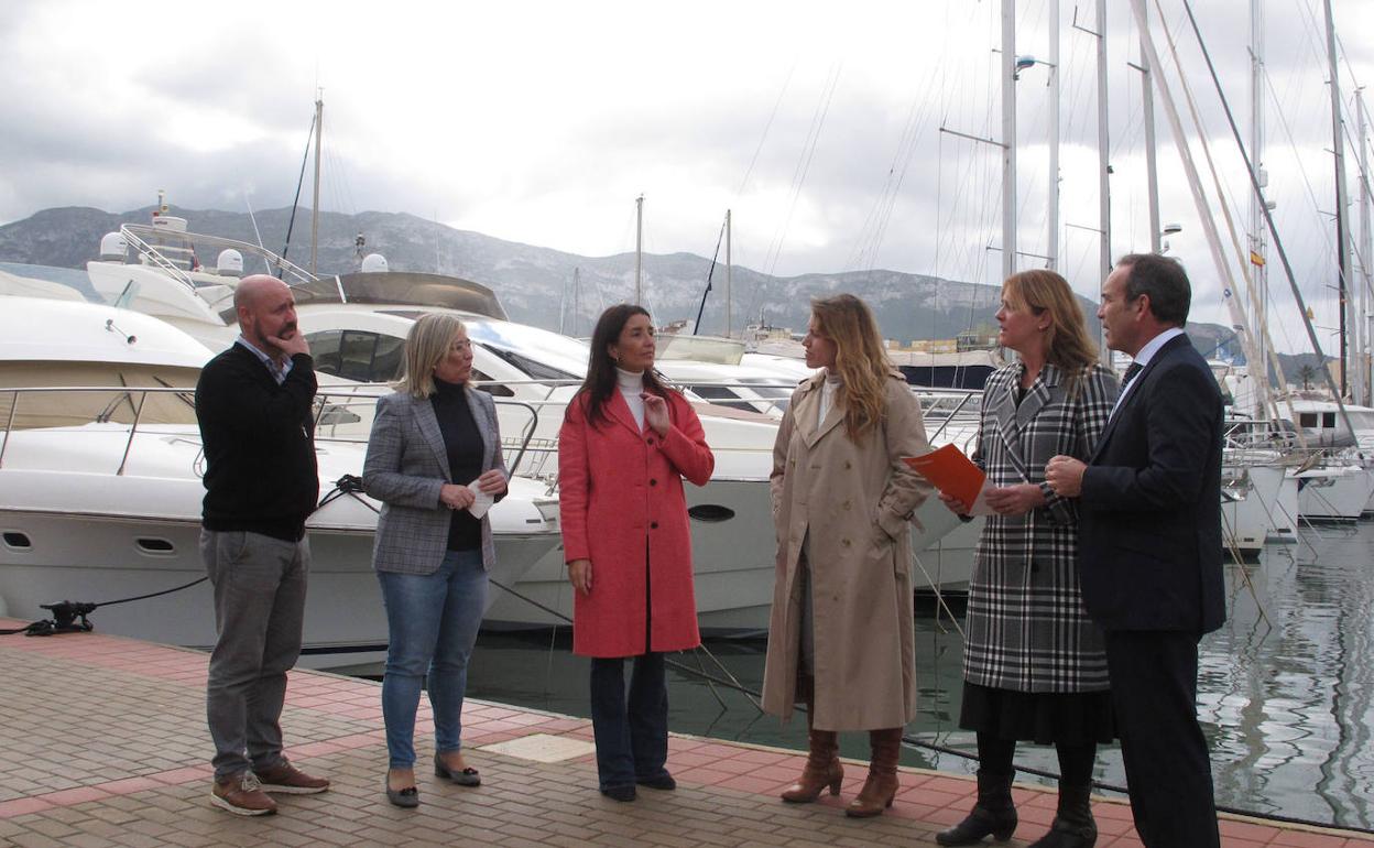 Las ediles de Cs Dénia con representantes de la formación naranja en les Corts y en Ondara. 