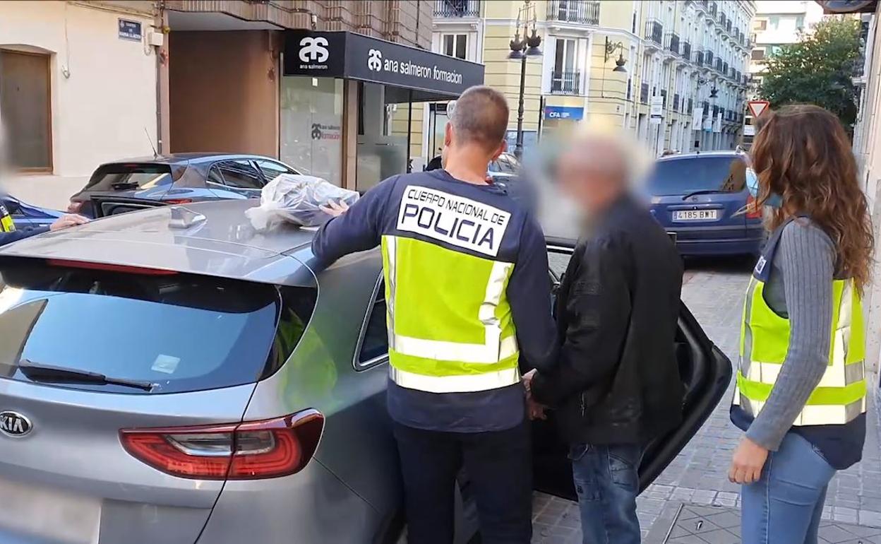 Asesinatos en Valencia | Detenido un hombre por la muerte de su mujer e ...