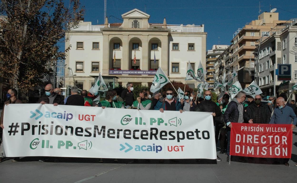 Manifestación de los sindicatos de prisiones,  este viernes en Alicante. 