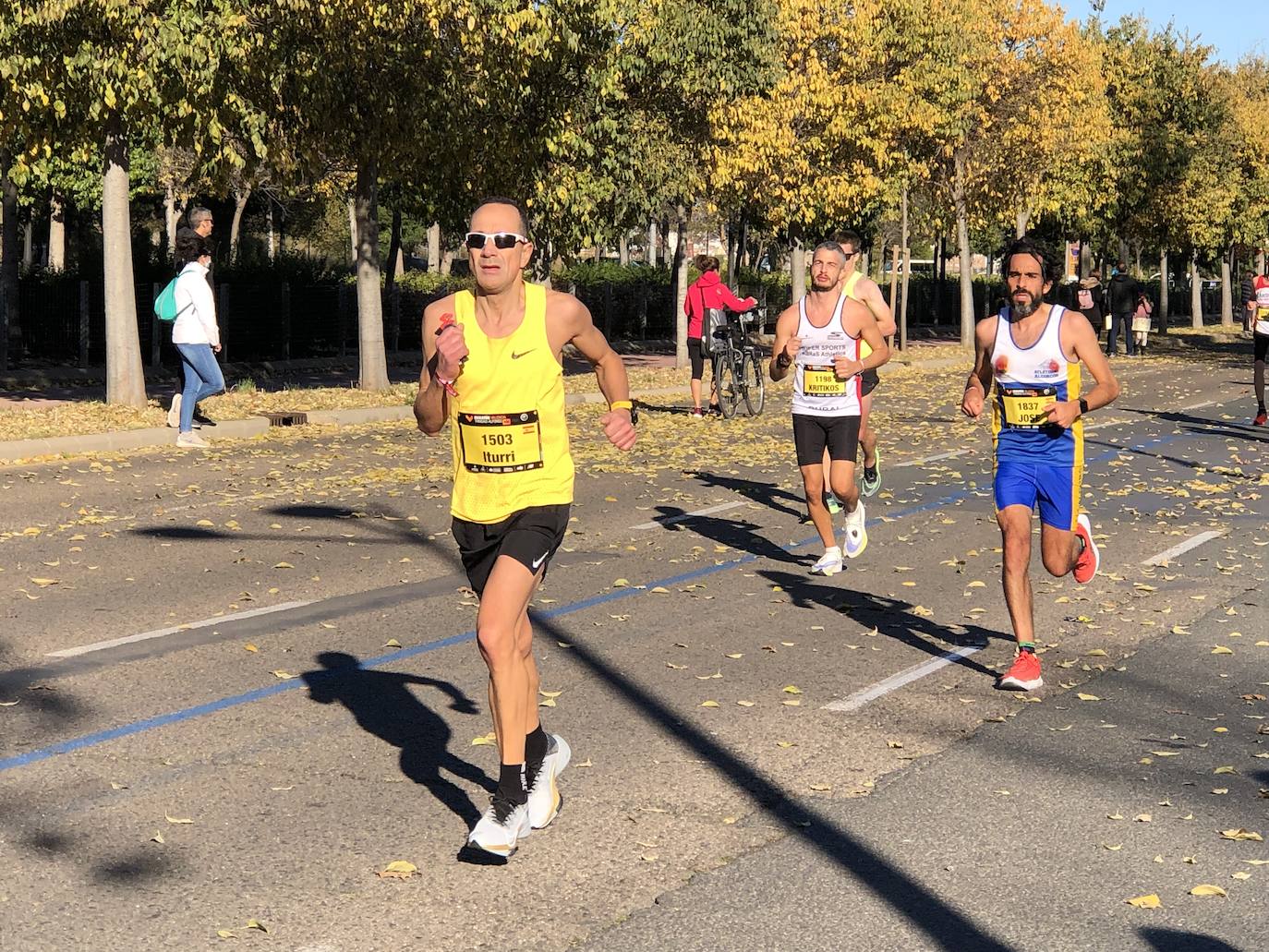 14.000 corredores hacen frente a una dura jornada marcada por las rachas muy fuertes de viento