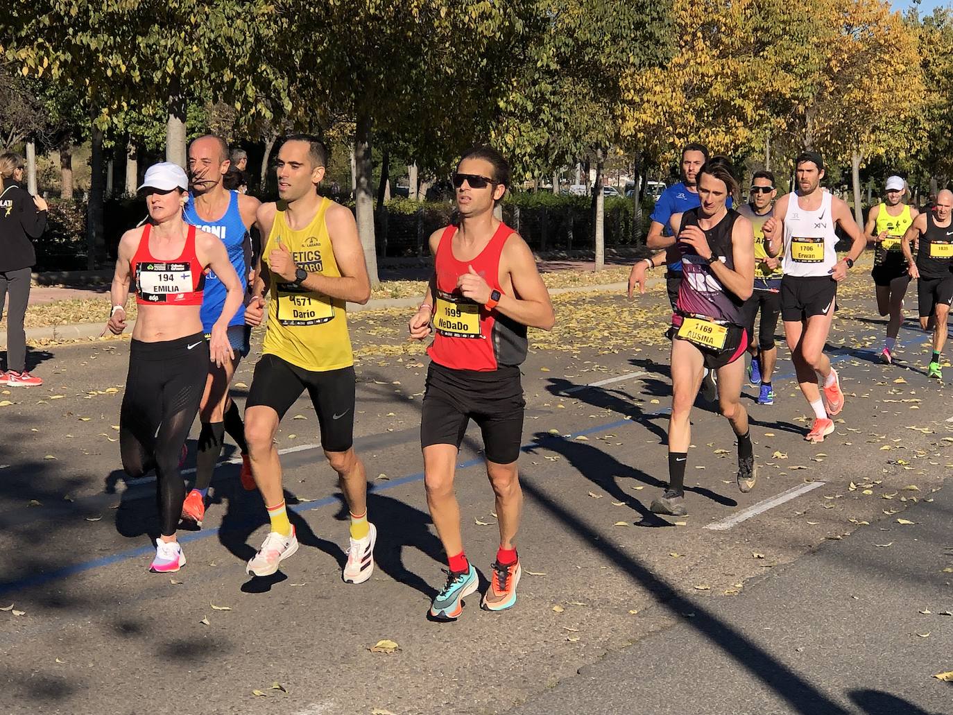 14.000 corredores hacen frente a una dura jornada marcada por las rachas muy fuertes de viento