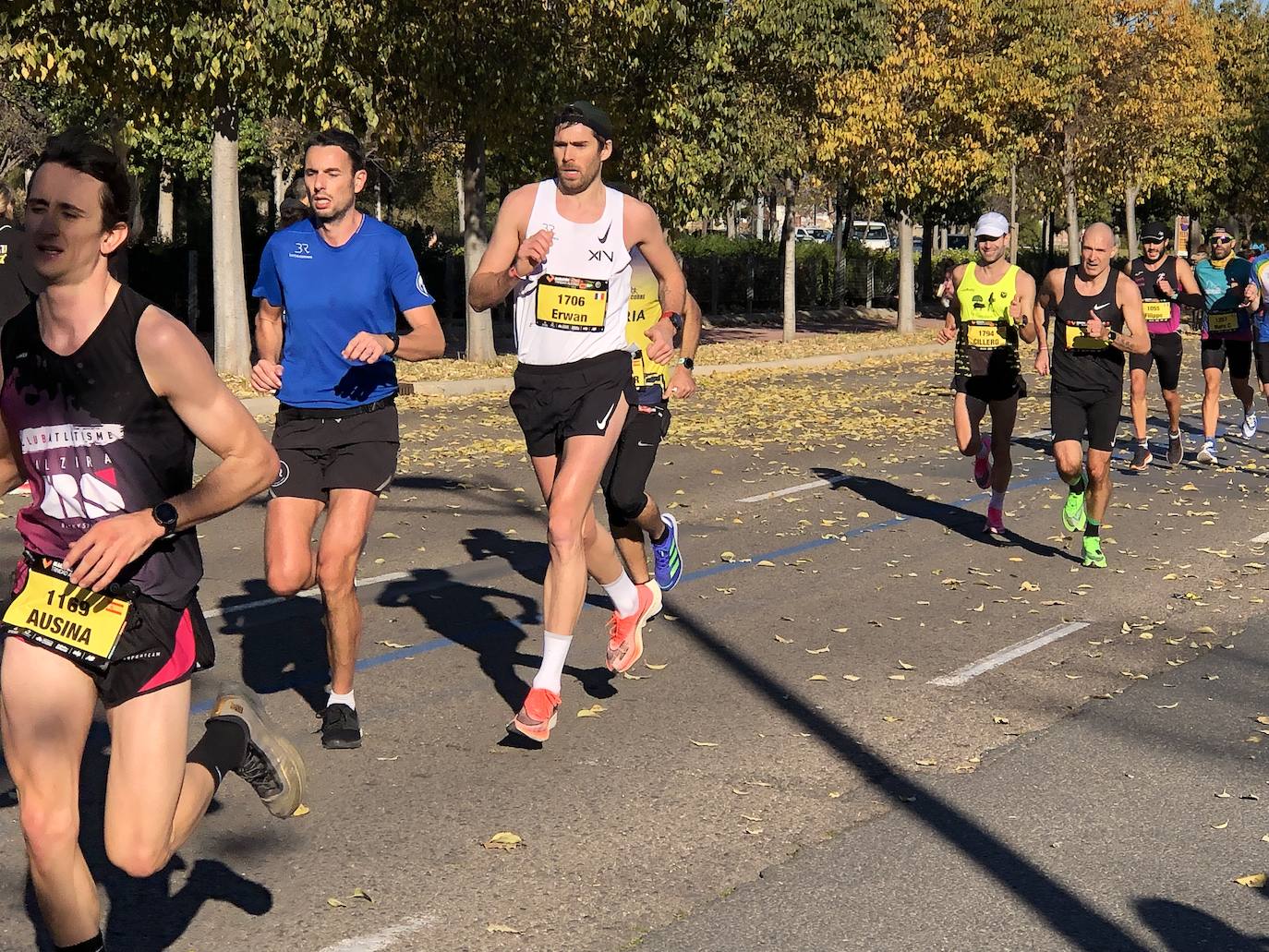 14.000 corredores hacen frente a una dura jornada marcada por las rachas muy fuertes de viento