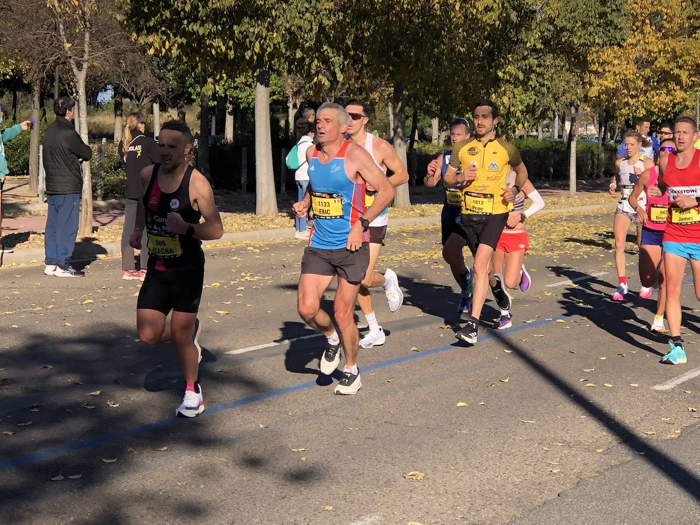 14.000 corredores hacen frente a una dura jornada marcada por las rachas muy fuertes de viento