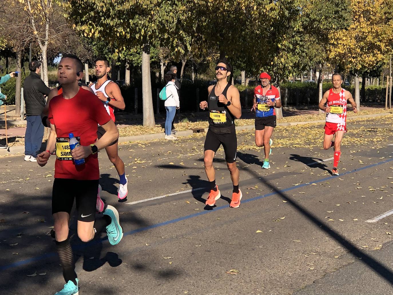 14.000 corredores hacen frente a una dura jornada marcada por las rachas muy fuertes de viento