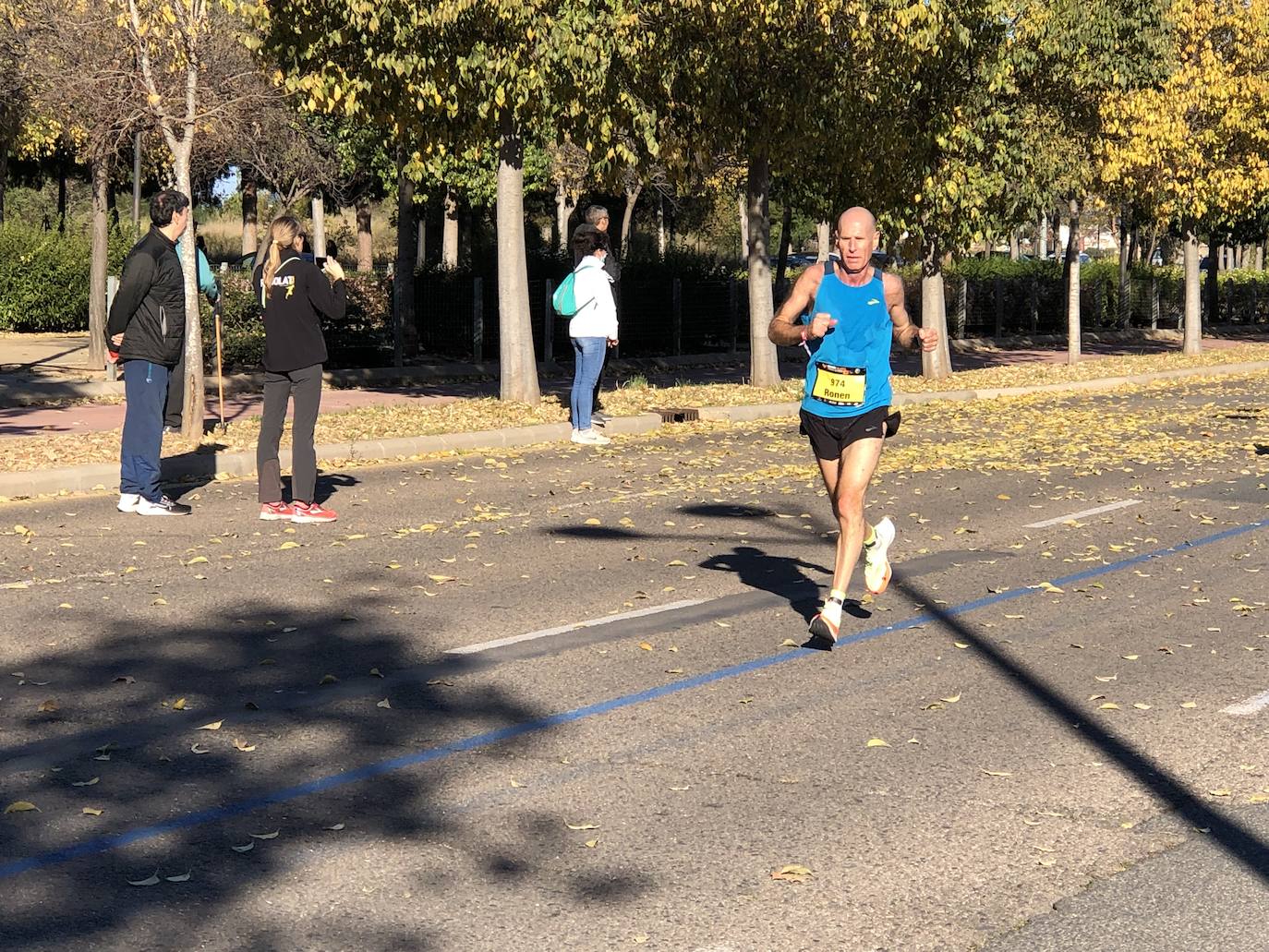 Tras pasar por el centro de la ciudad los participantes llegaban al entorno del Bioparc para comenzar el último tramo de la carrera.