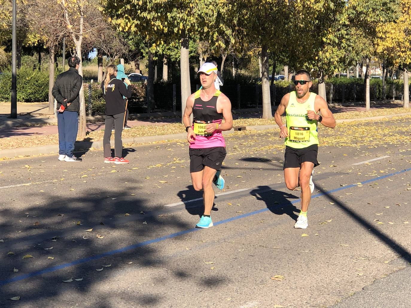 Tras pasar por el centro de la ciudad los participantes llegaban al entorno del Bioparc para comenzar el último tramo de la carrera.