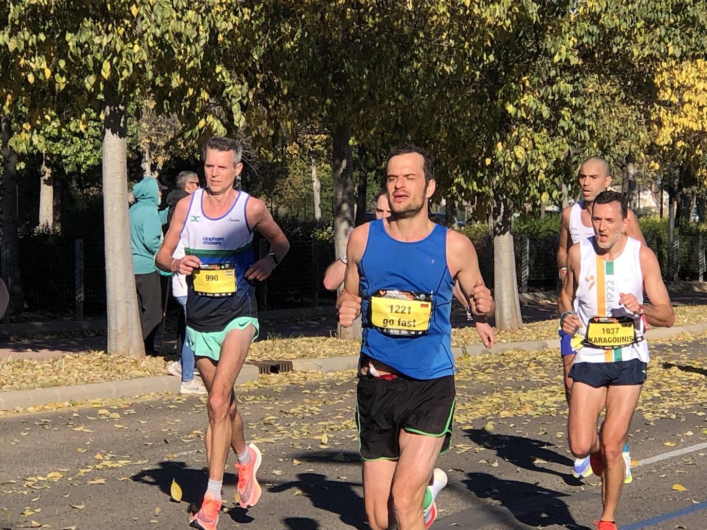 Tras pasar por el centro de la ciudad los participantes llegaban al entorno del Bioparc para comenzar el último tramo de la carrera.