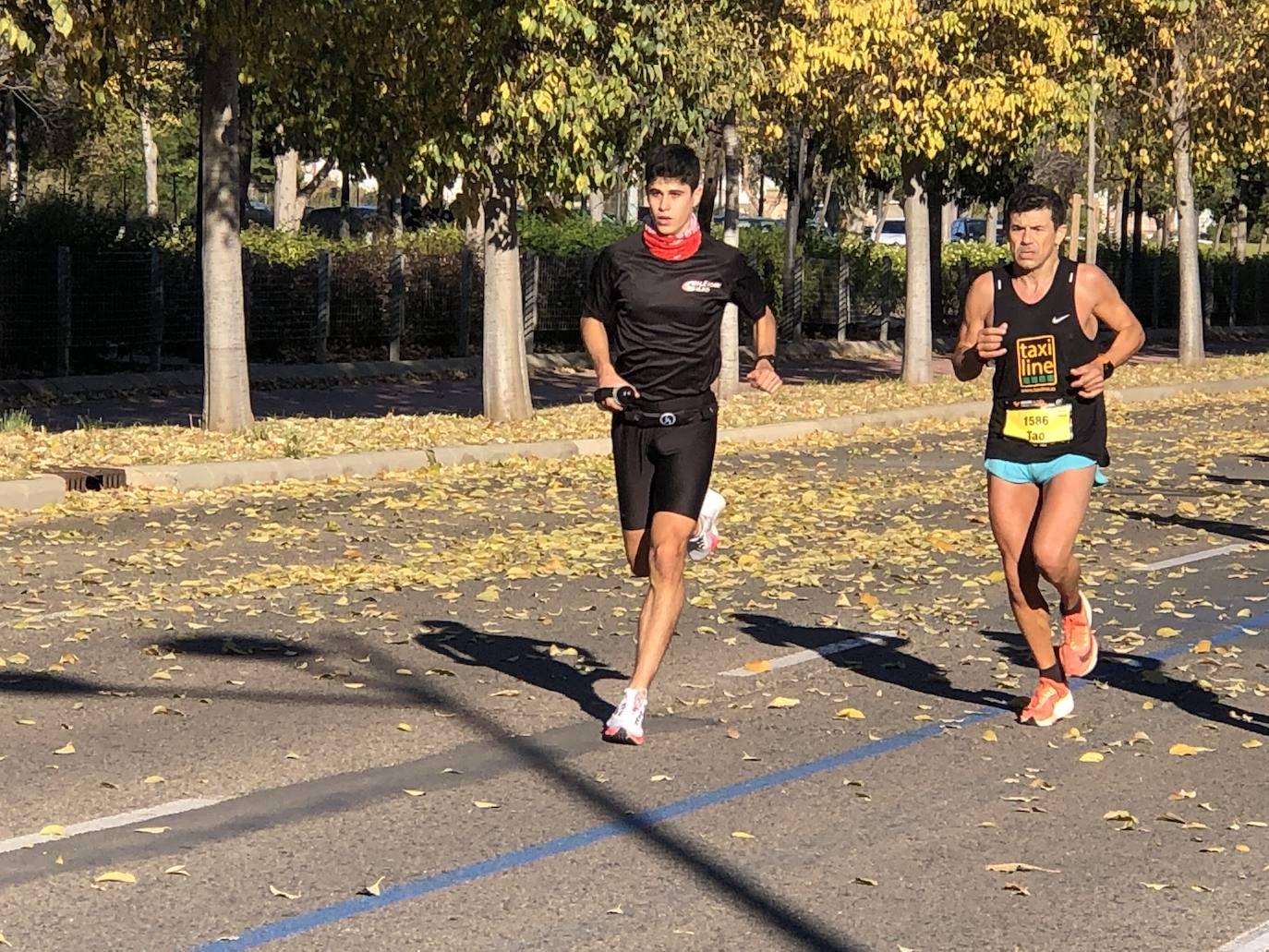 Tras pasar por el centro de la ciudad los participantes llegaban al entorno del Bioparc para comenzar el último tramo de la carrera.