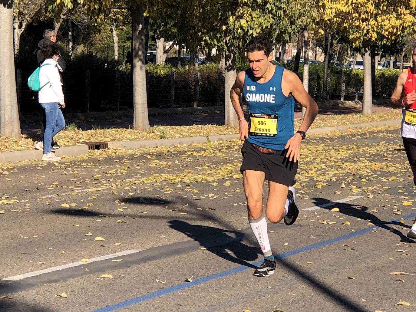 Tras pasar por el centro de la ciudad los participantes llegaban al entorno del Bioparc para comenzar el último tramo de la carrera.