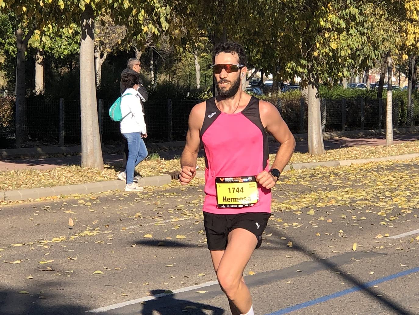 Tras pasar por el centro de la ciudad los participantes llegaban al entorno del Bioparc para comenzar el último tramo de la carrera.