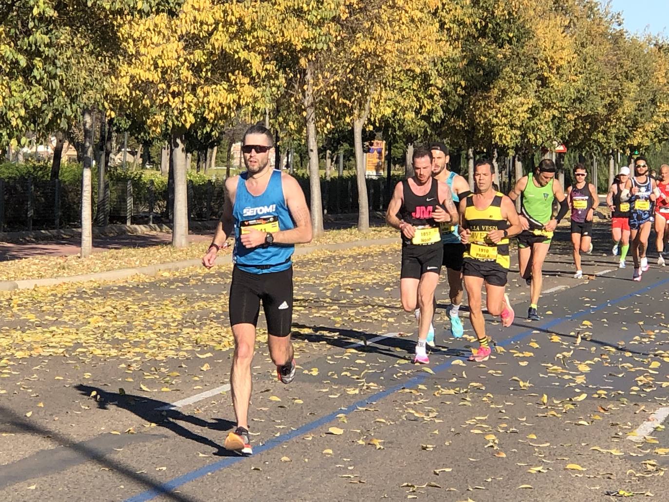 Tras pasar por el centro de la ciudad los participantes llegaban al entorno del Bioparc para comenzar el último tramo de la carrera.