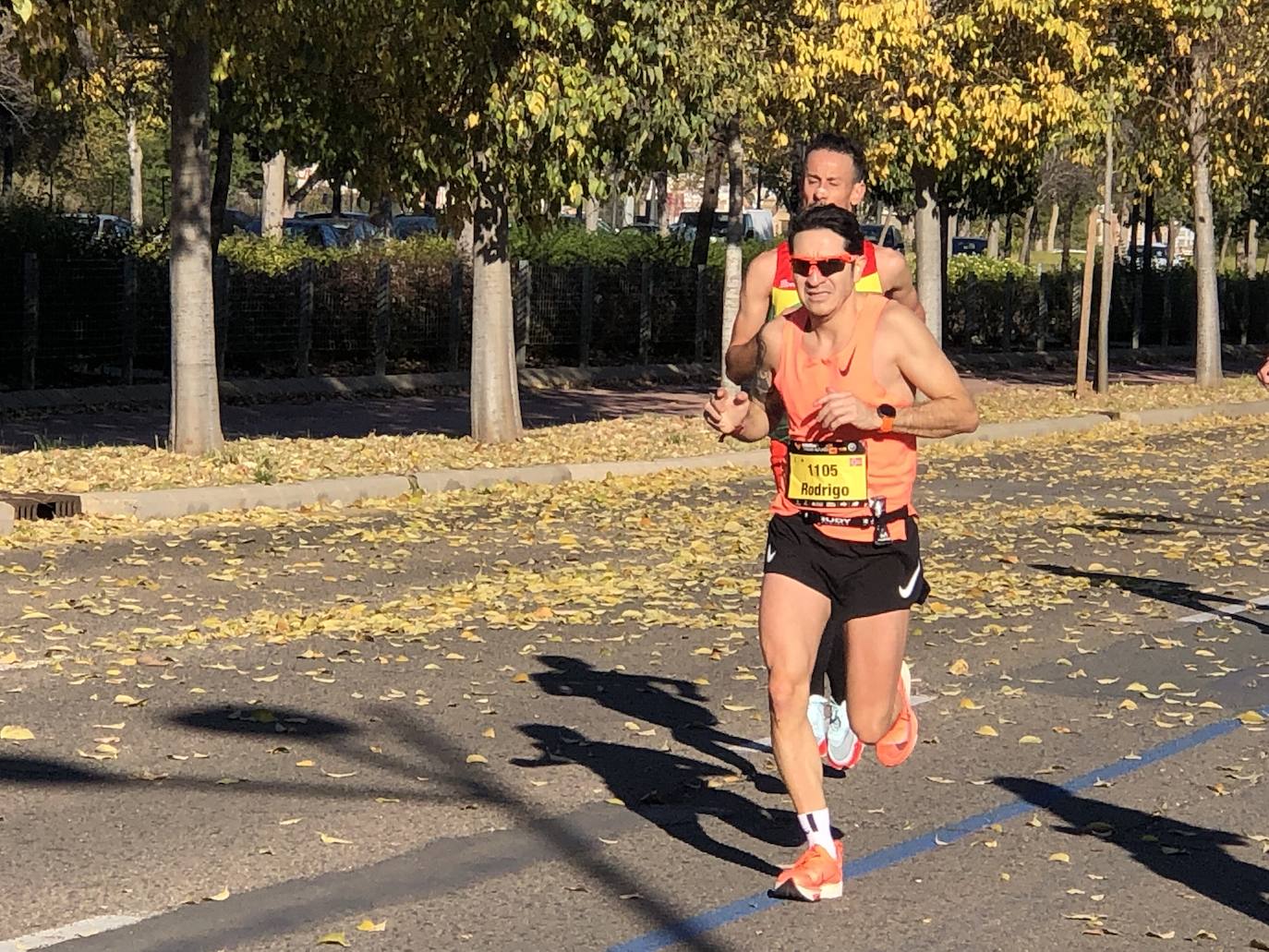 Tras pasar por el centro de la ciudad los participantes llegaban al entorno del Bioparc para comenzar el último tramo de la carrera.