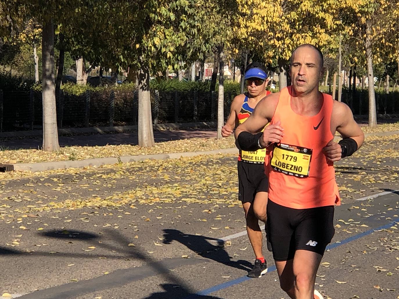 Los corredores encaran el último tramo del recorrido.