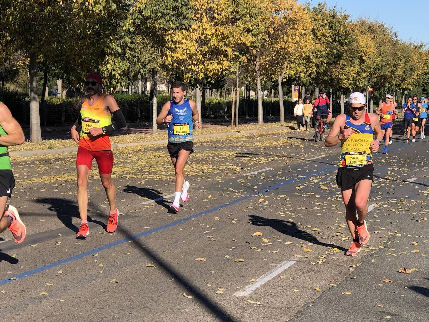 Los corredores encaran el último tramo del recorrido.