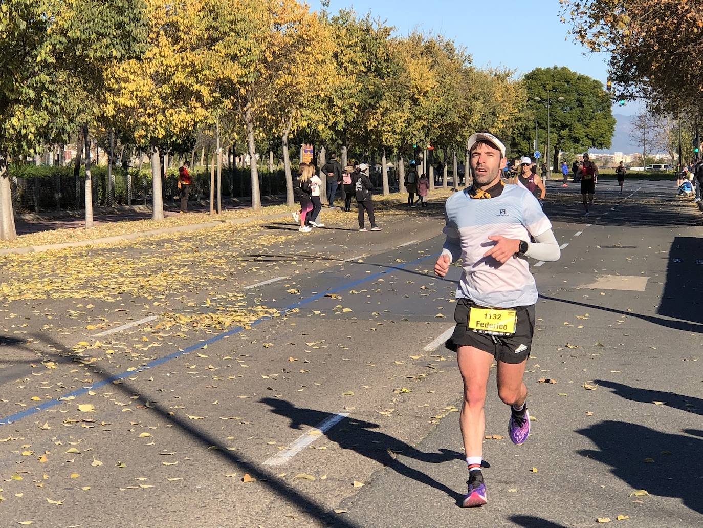 Los corredores encaran el último tramo del recorrido.