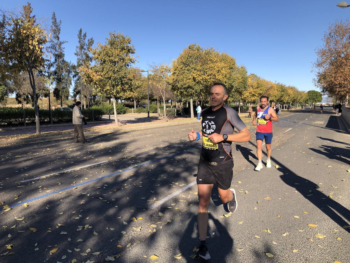 Los corredores encaran el último tramo del recorrido.