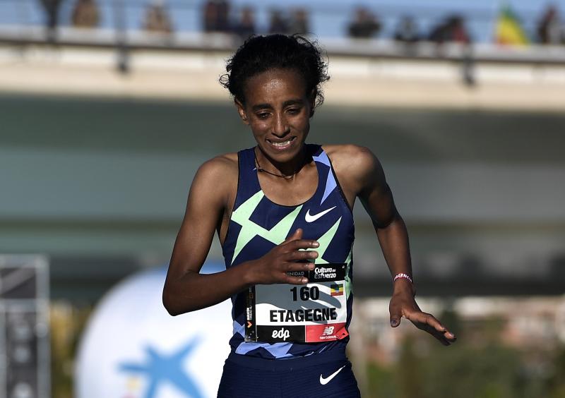 Fotos: Línea de meta del Maratón de Valencia 2021: así ha sido el final de la carrera