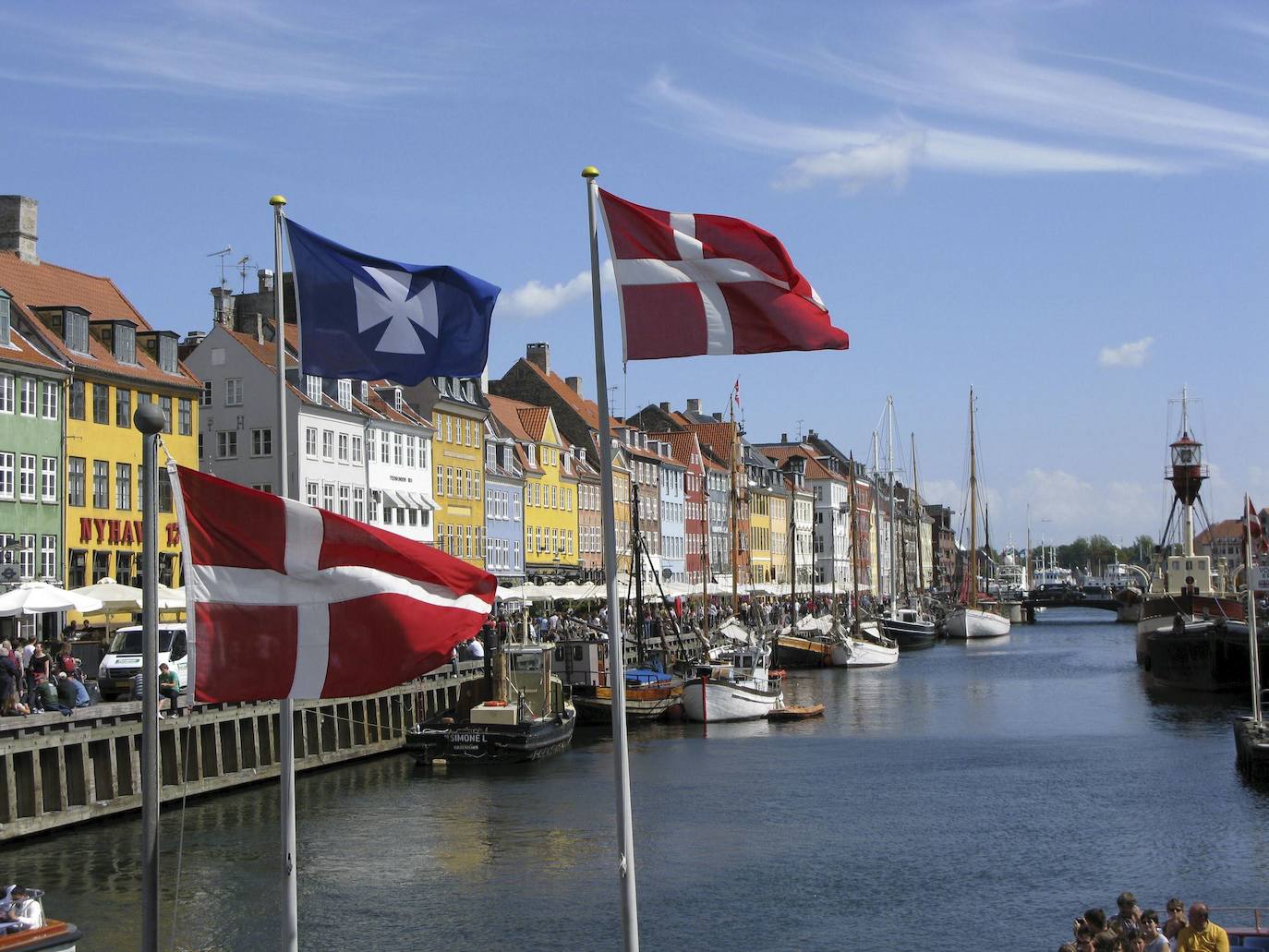 8.- Copenhague (Dinamarca) | Ocupa el segundo lugar entre los destinos con la población más feliz del mundo, solo por detrás de Berna. De él destacan su jardín botánico y el parque de los Ciervos, situado en Dyrehaven.