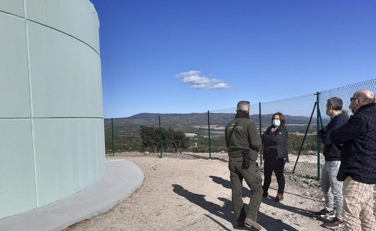 Depósito de agua antiincendios ya construido por Tragsa y que fue visitado por las autoridades. 