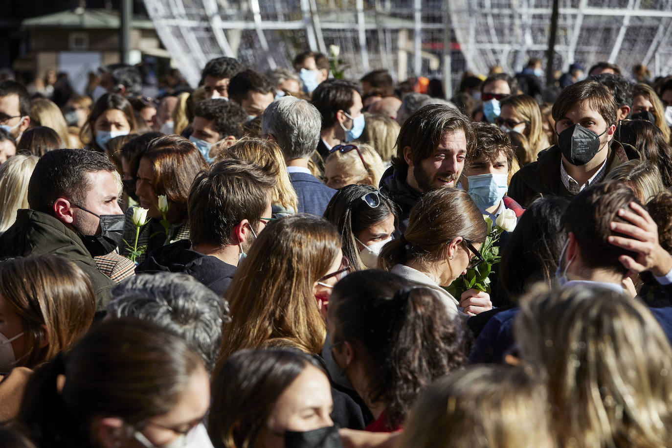 La ciudad se ha reunido este jueves en una concentración en la Plaza del Ayuntamiento para condenar el asesinato de Cristina B, presuntamente a manos de su pareja, cuyo cuerpo sin vida fue descubierto el pasado sábado.