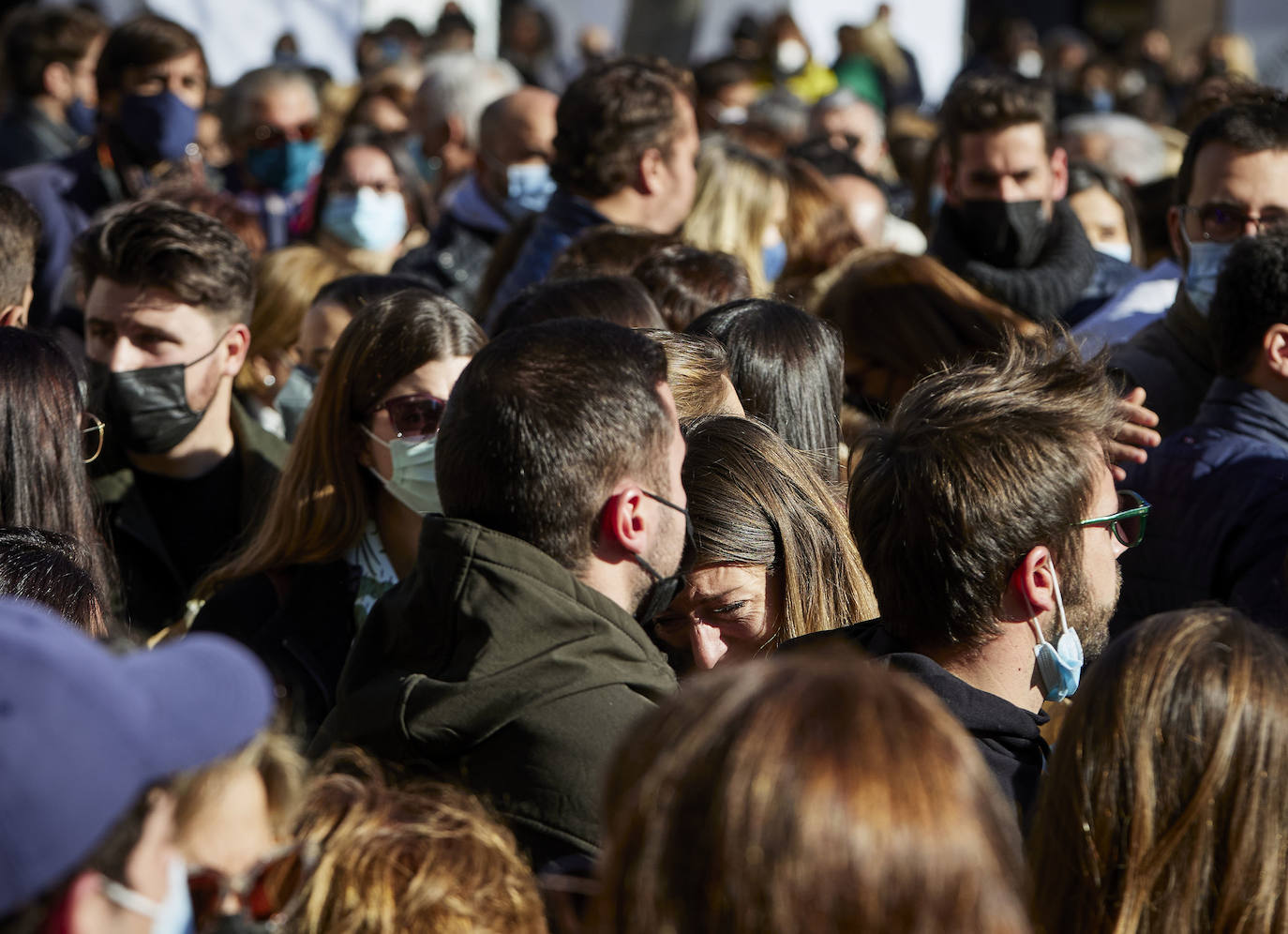 La ciudad se ha reunido este jueves en una concentración en la Plaza del Ayuntamiento para condenar el asesinato de Cristina B, presuntamente a manos de su pareja, cuyo cuerpo sin vida fue descubierto el pasado sábado.