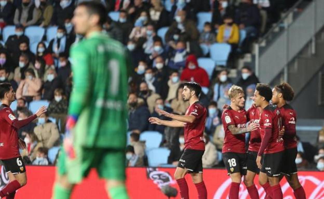 El Valencia, celebrando un gol en Balaídos frente al Celta. 