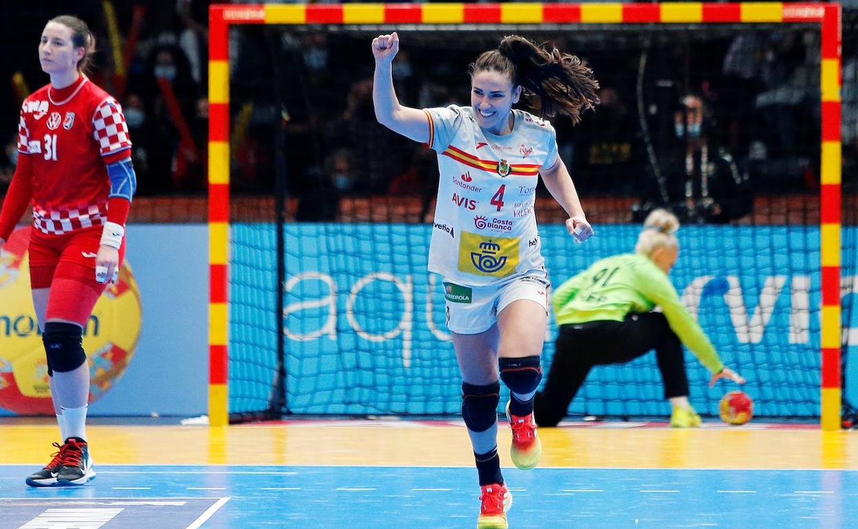 La capitana de la selección española, Carmen Martín, celebra uno de los tantos de esta noche. 