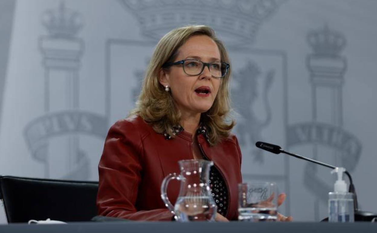 La vicepresidenta primera, Nadia Calvño, este viernes en la rueda de prensa tras el Consejo de Ministros.