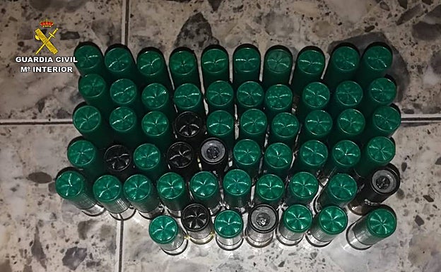 Material intervenido por los agentes en el momento de las detenciones. 