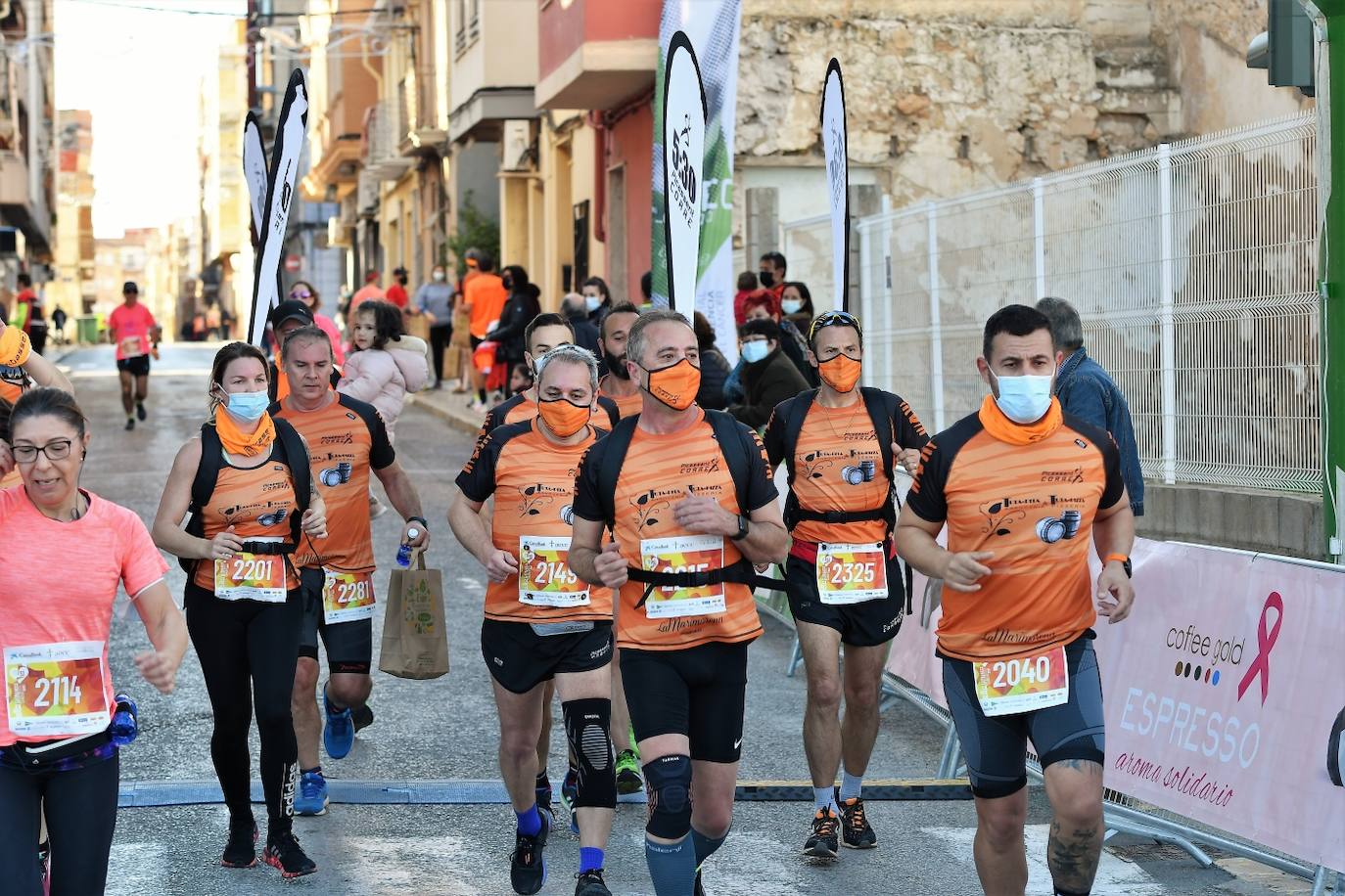 El circuito RunCáncer 2021 ha llegado a Picassent con una prueba que incluye una carrera y una marcha no competitiva de 8 km. 