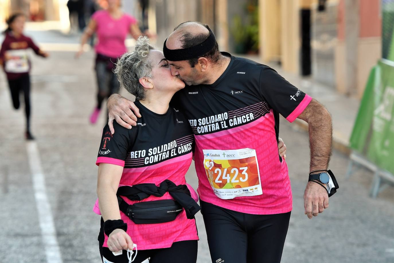 El circuito RunCáncer 2021 ha llegado a Picassent con una prueba que incluye una carrera y una marcha no competitiva de 8 km. 