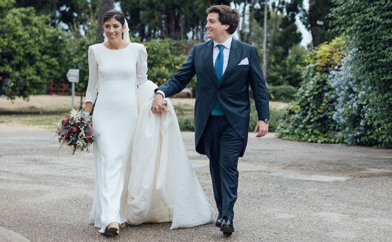 María Vilaplana y Francisco Belda, elegantísimos el día de su boda. 