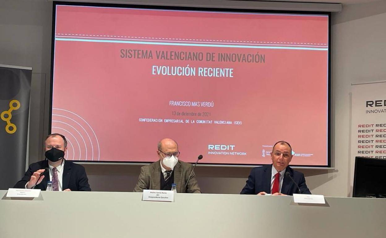 La presentación del informe realizada en la sede de la CEV en Valencia. 