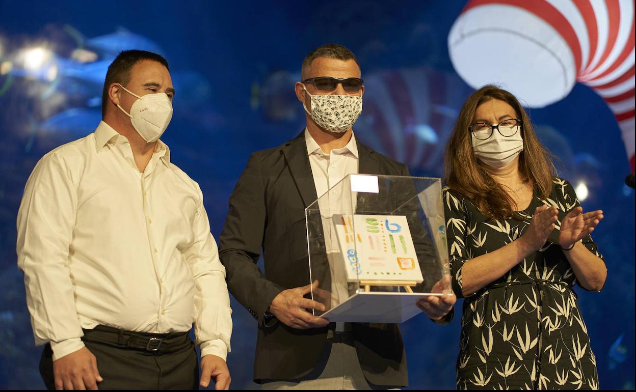 David Casinos, recibiendo el Premio ASPRONA LÍNEA del año por su trayectoria