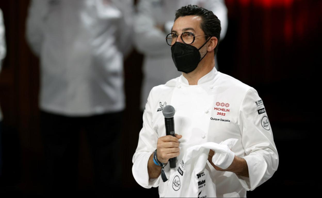 El cocinero Quique Dacosta, en la gala de entrega de las Estrellas Michelin 2022 en Valencia.