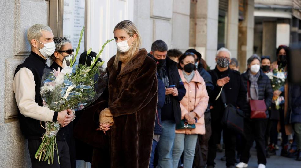 Actores, políticos y ciudadanos dan su último adiós a Verónica Forqué en la capilla ardiente 