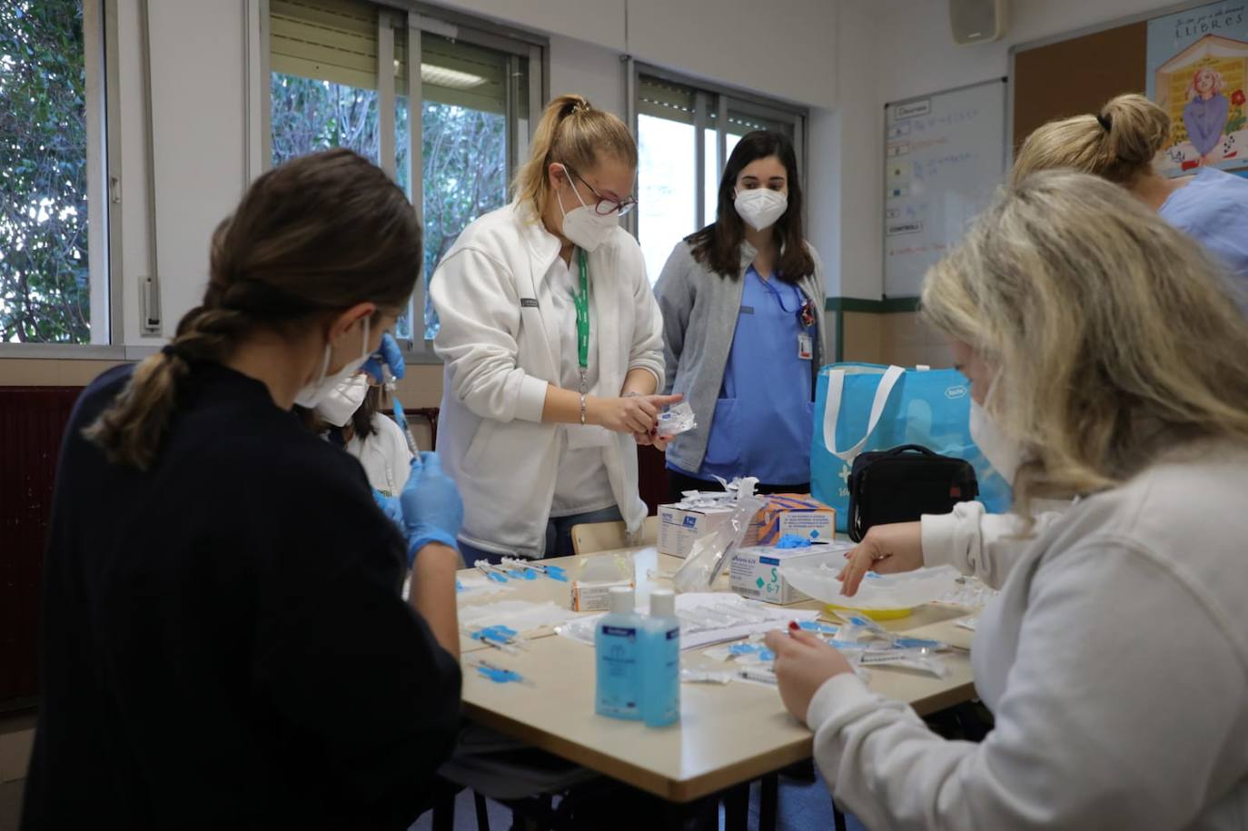 Inicio de la campaña de vacunación infantil contra el covid en menores de 12 años en los colegios de la Comunitat Valenciana. 