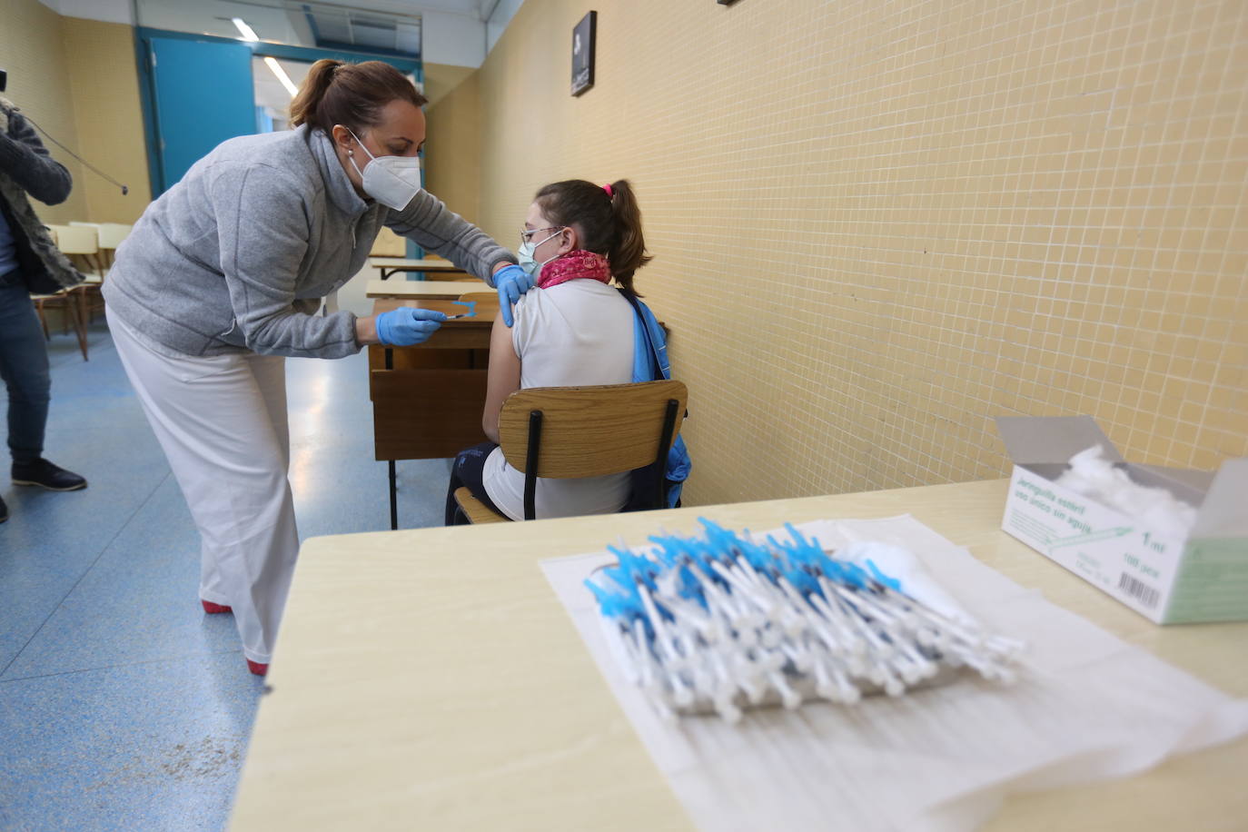 Inicio de la campaña de vacunación infantil contra el covid en menores de 12 años en los colegios de la Comunitat Valenciana. 