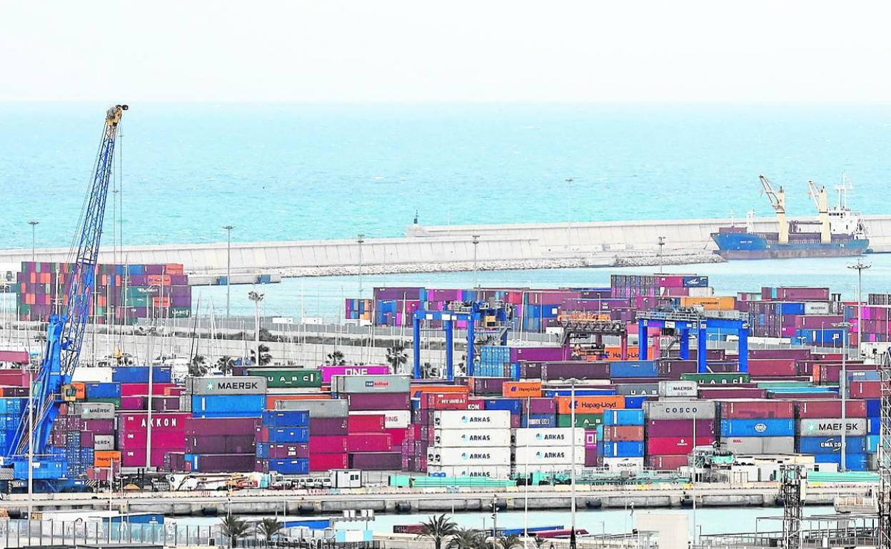 Una terminal de contenedores del puerto de Valencia. 